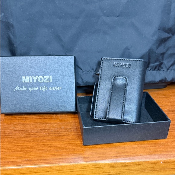 miyozi Other - Black Leather Card & Key Organizer with Belt Clip